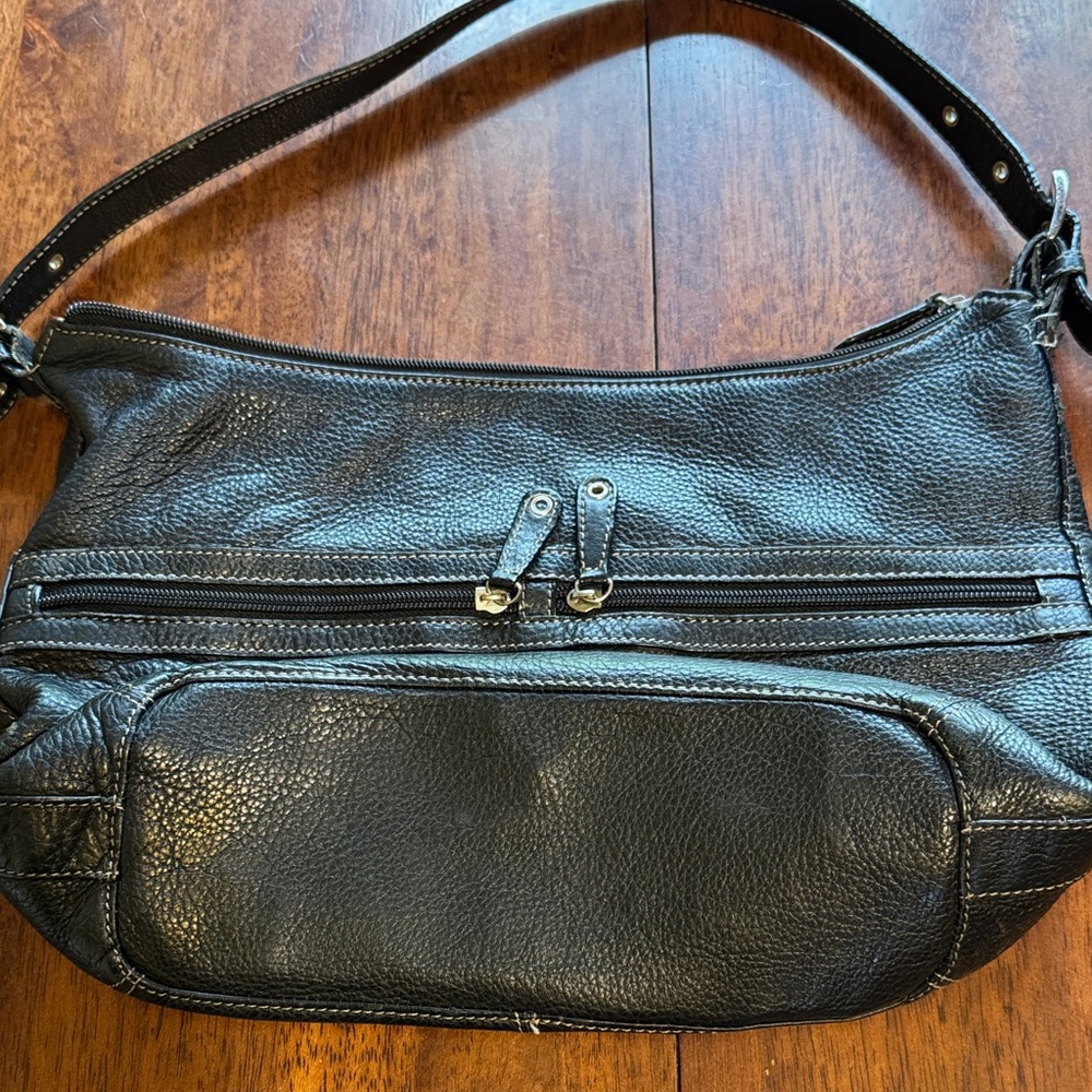 Tignanello Black Leather Bag with Chain Pattern Interior